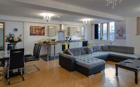 Super Spacious Church Conversion Close To Tower